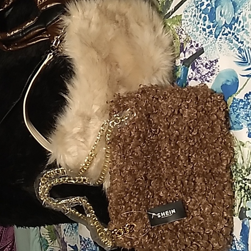 BUNDLE OF HANDBAGS. NOT WORN - Picture 4 of 4